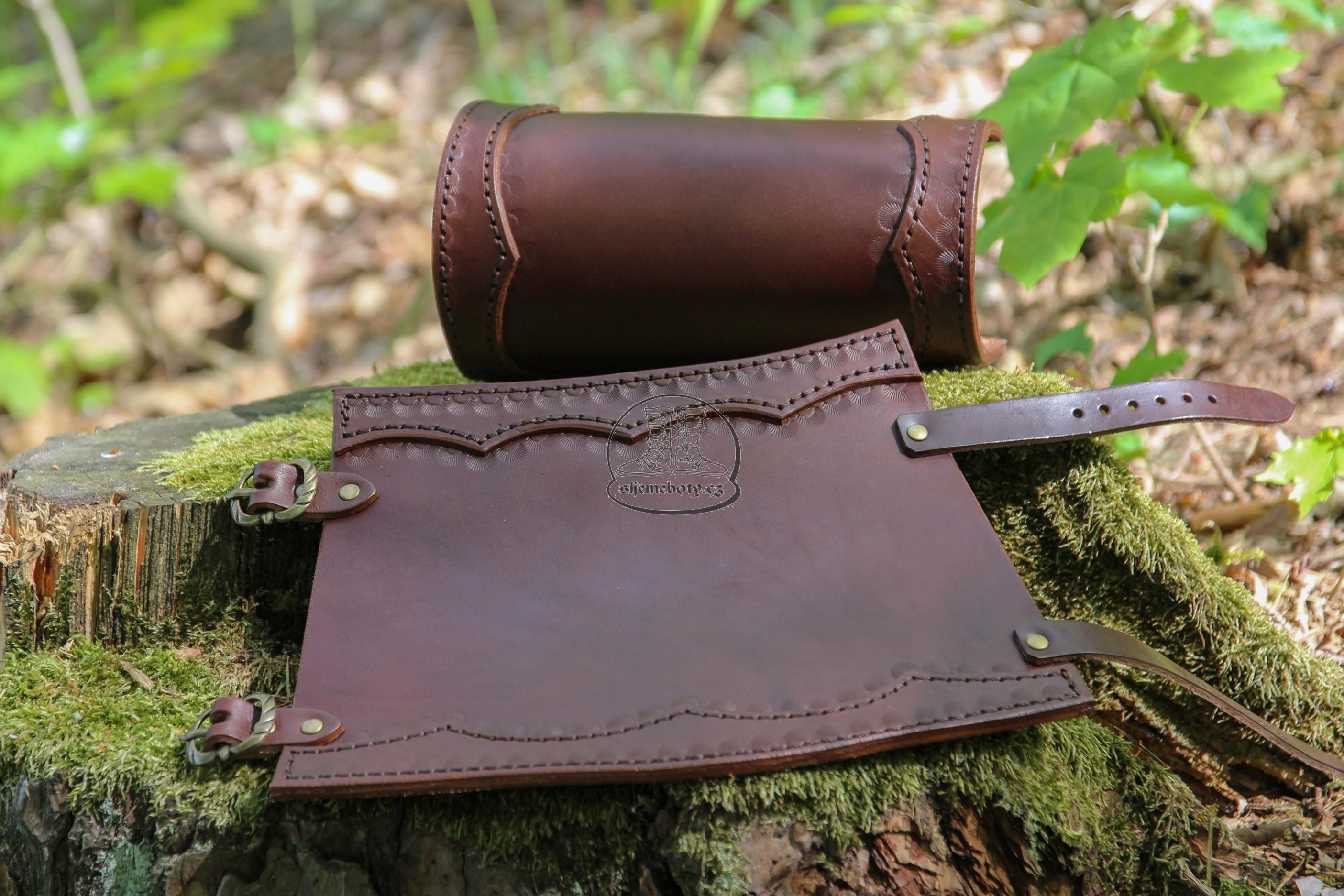 Kožený nátepník s ozdobným lemem