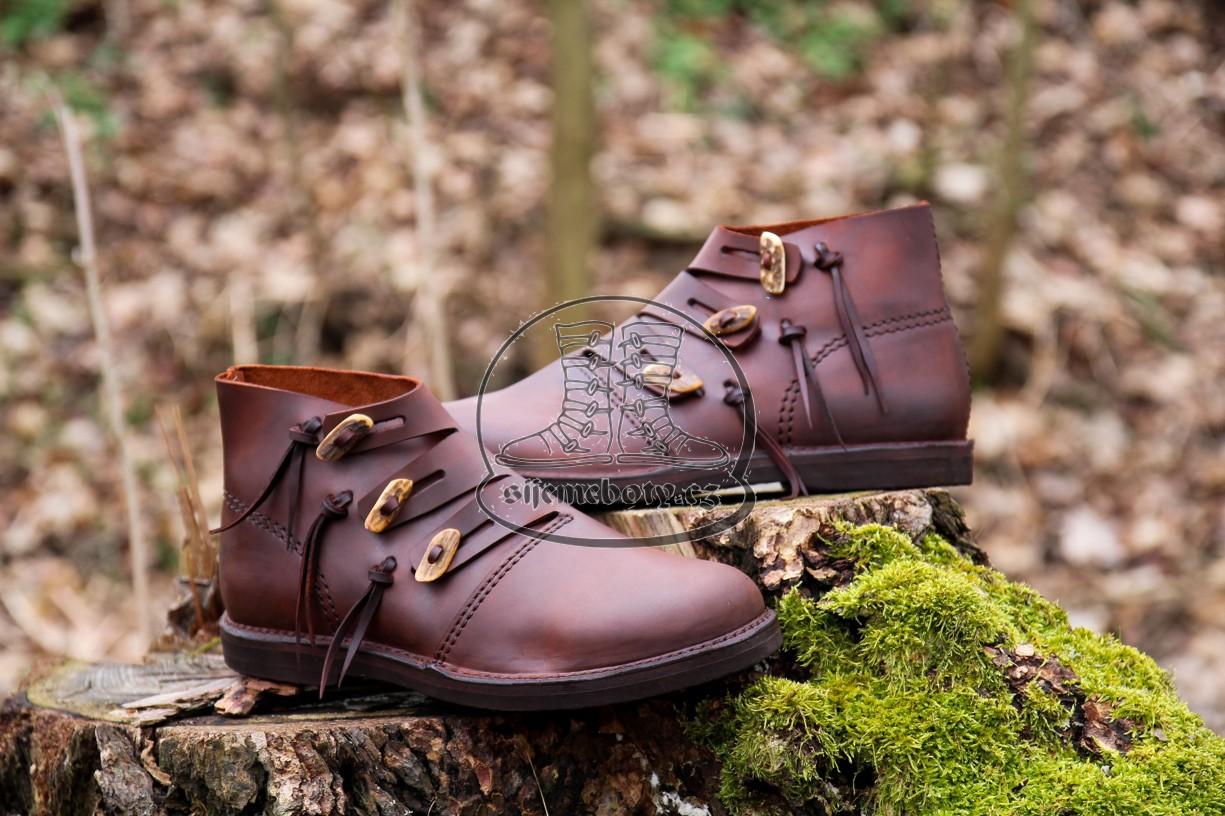 Vikingské boty s knoflíkem z parohu