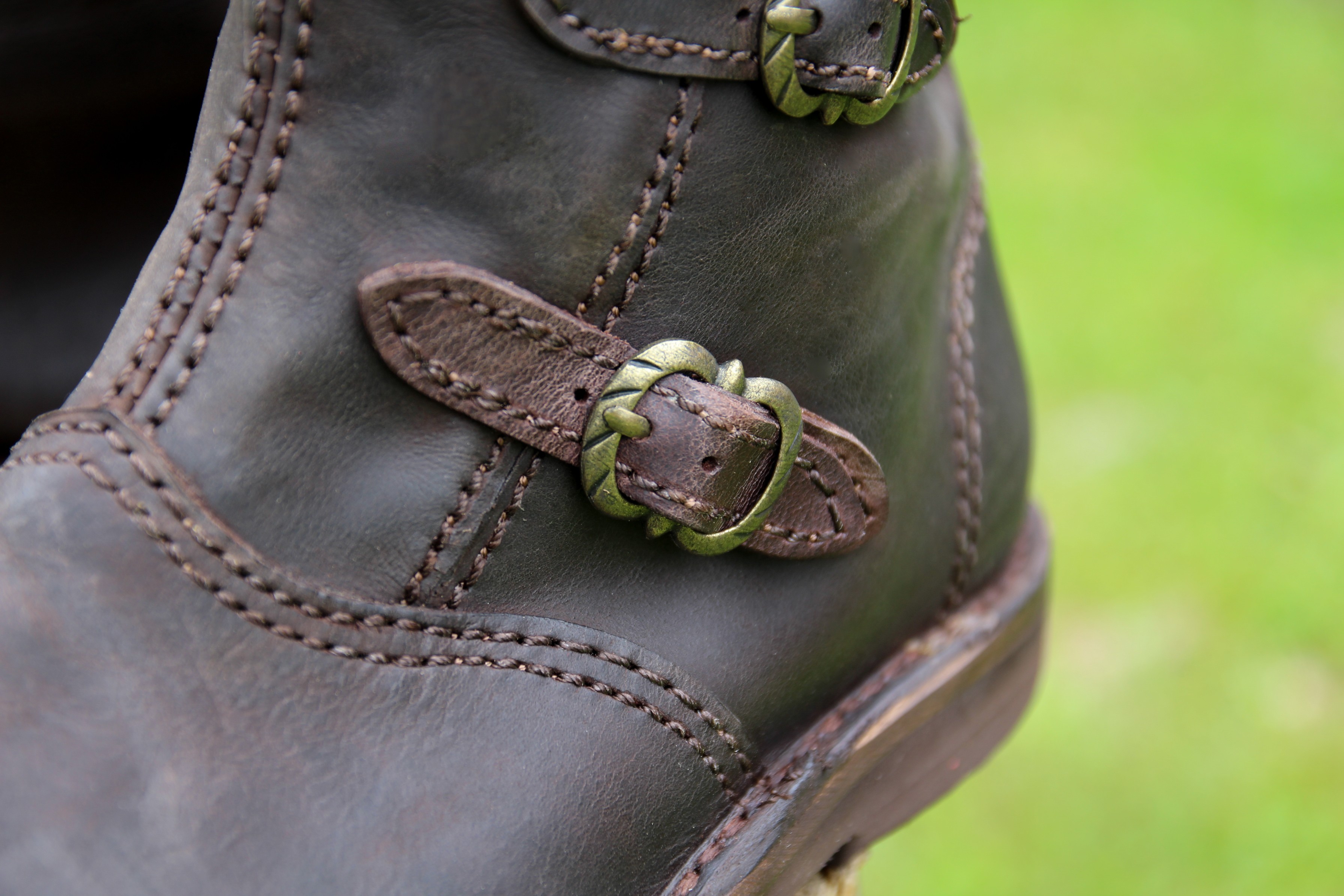 Gotické vysoké boty s přezkami