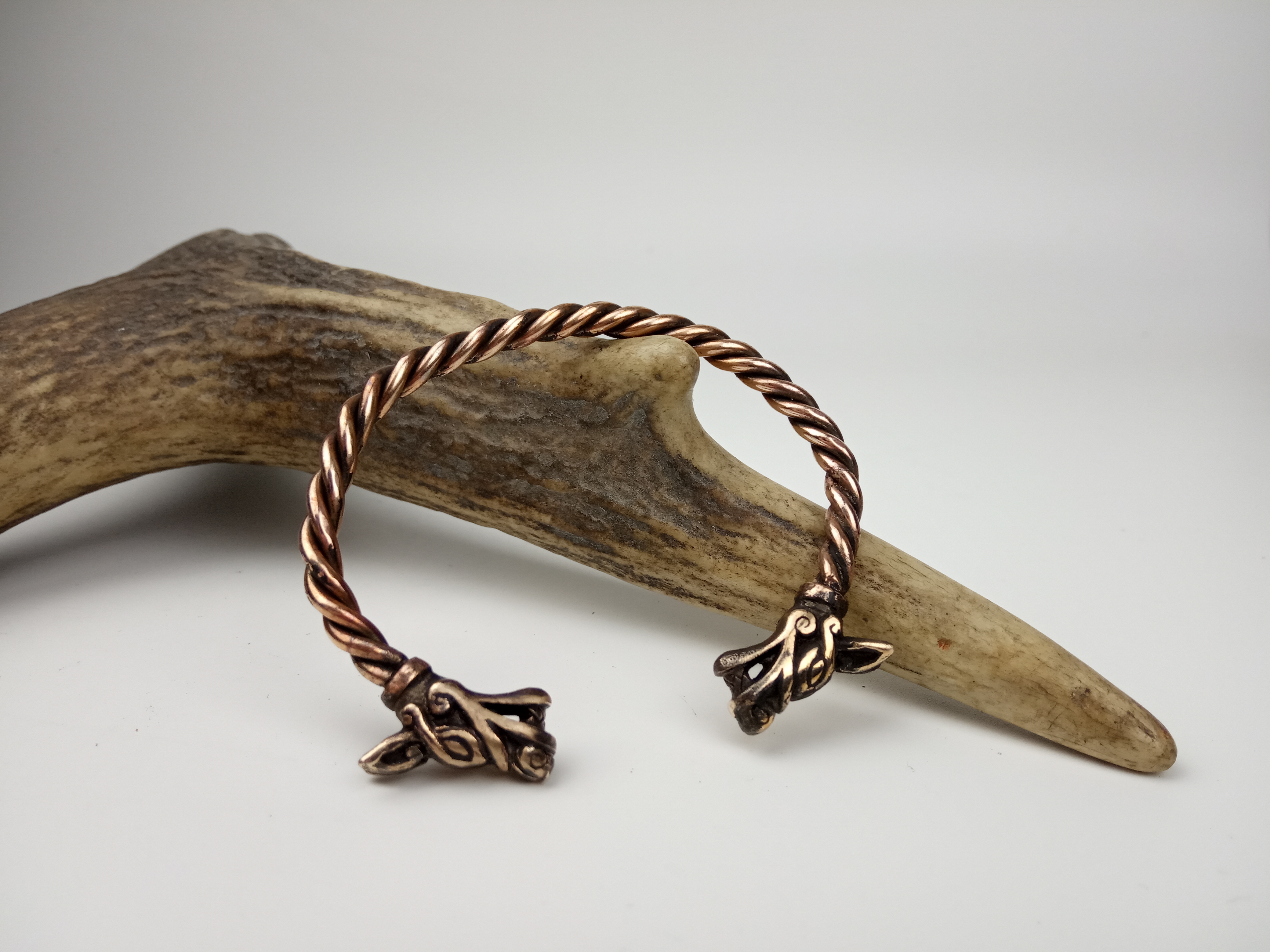 Vikingský náramek s vlčími hlavami malý