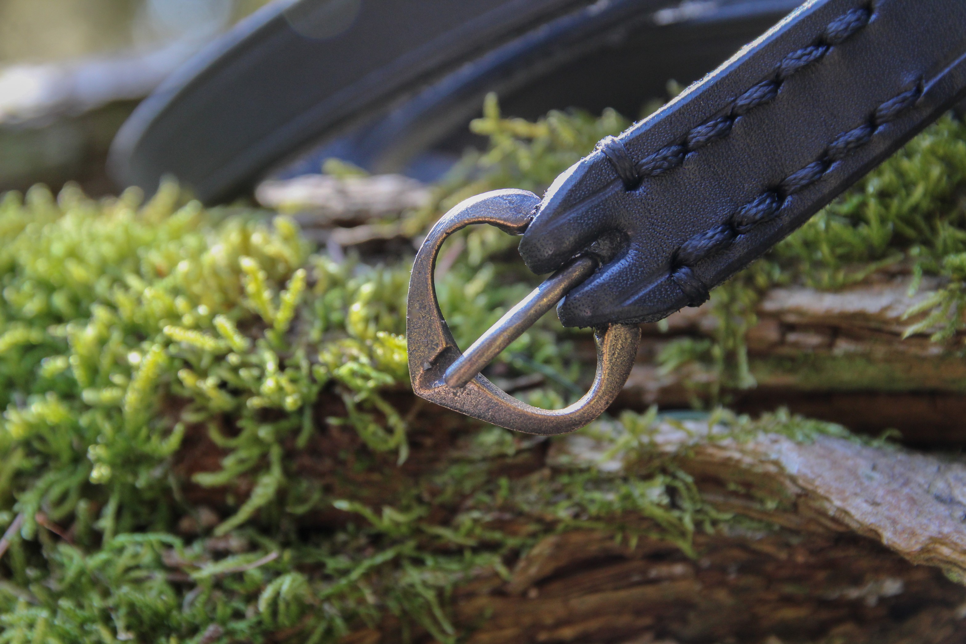 Úzký jednoduchý středověký opasek