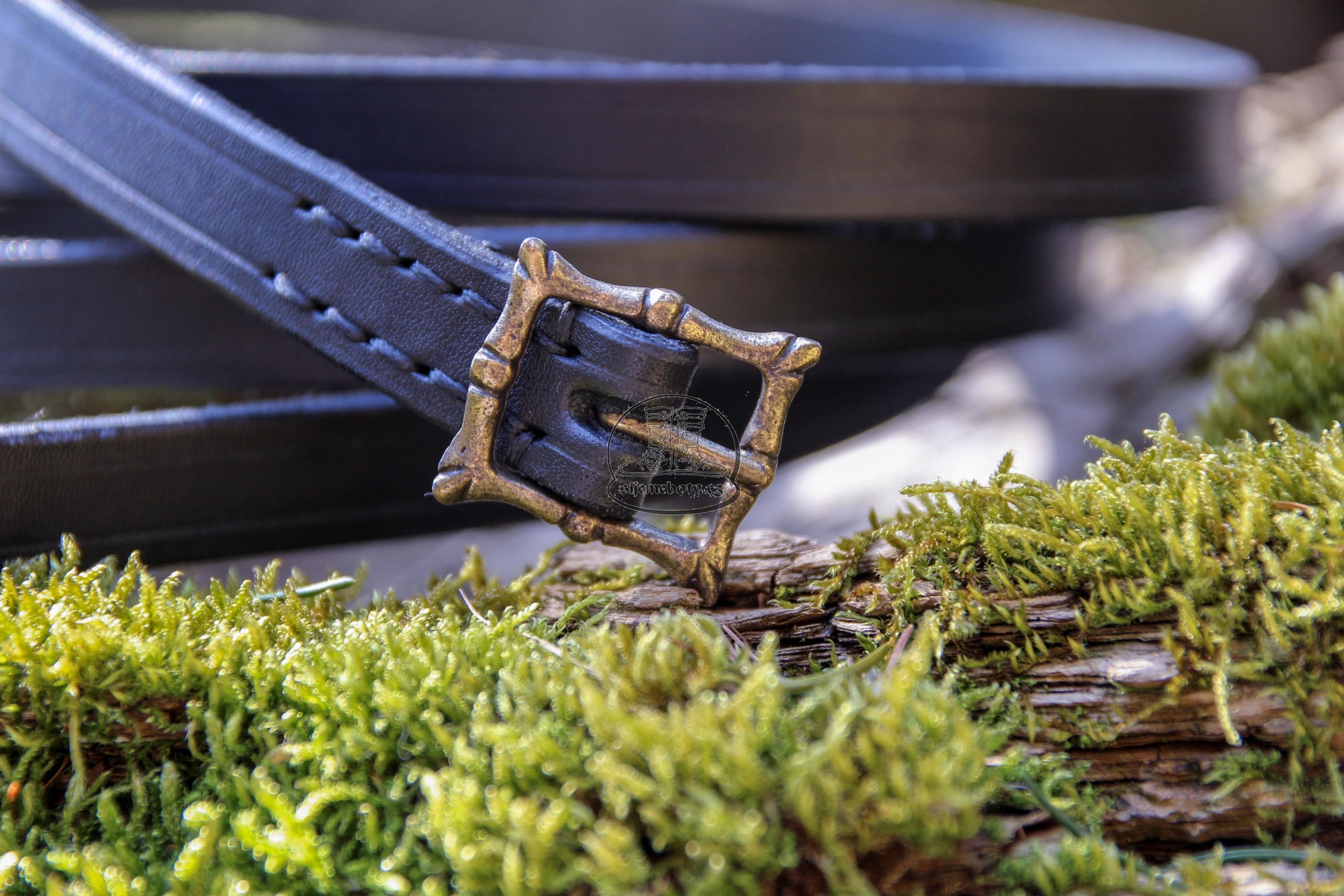 Kožený opasek v renesančním stylu