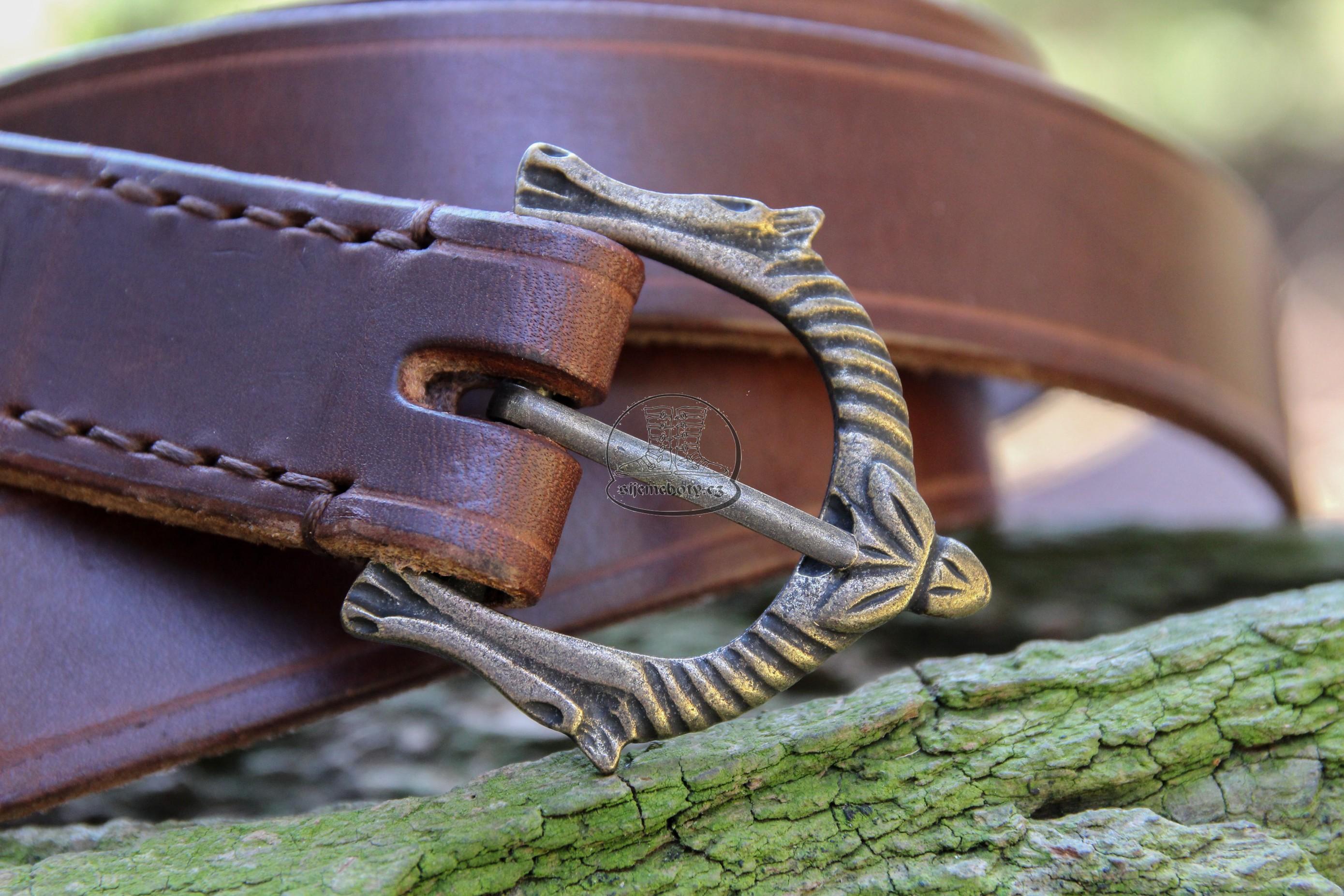 Vikingský opasek s koňskou hlavou a s nákončím