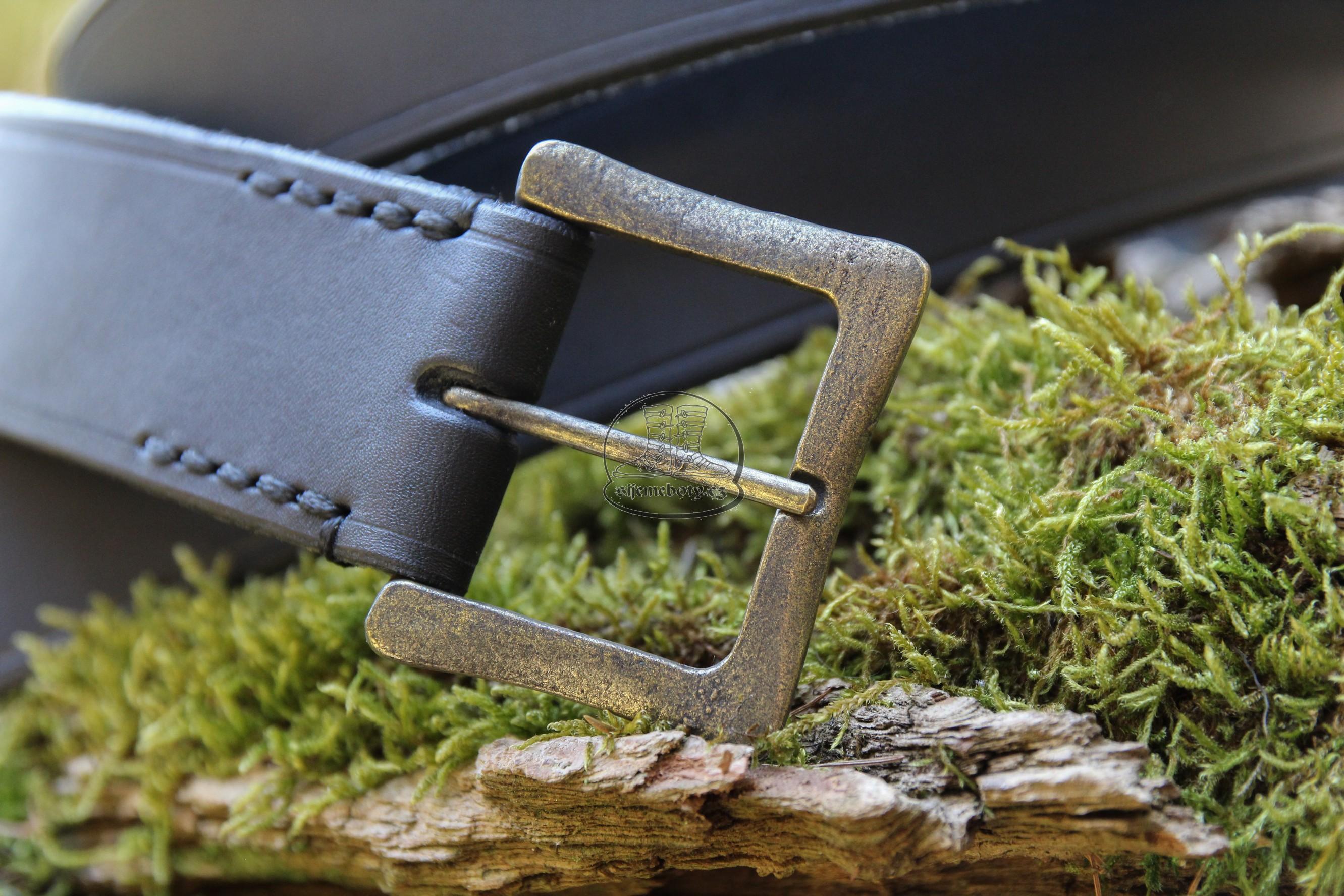 Středověký kožený opasek