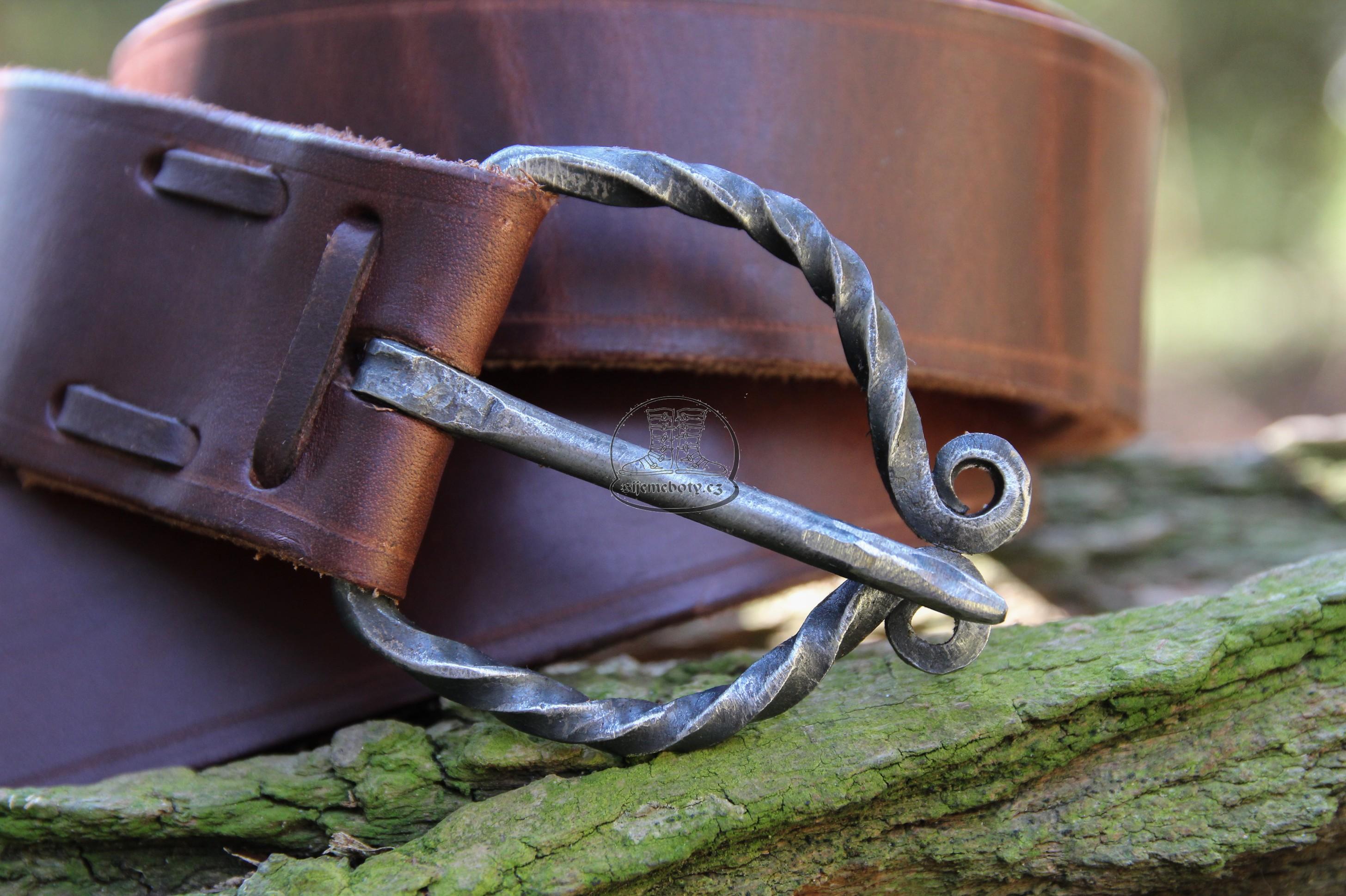 Kožený opasek z 10. století