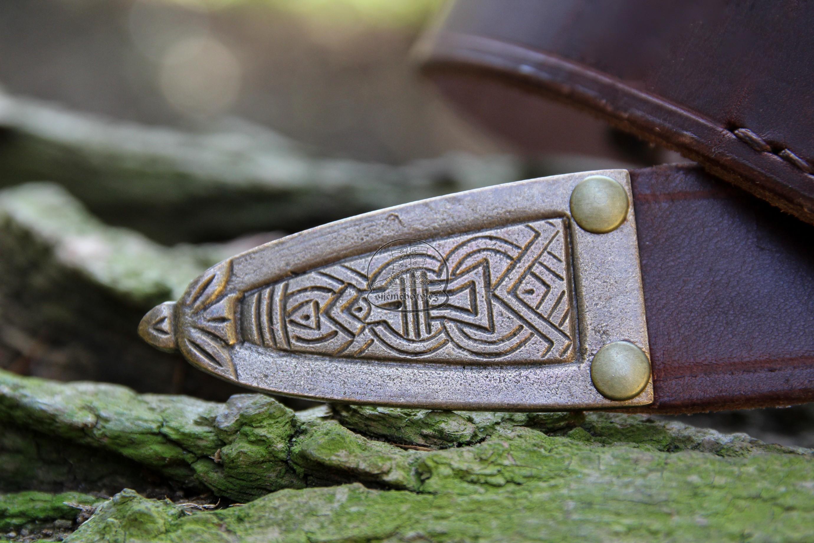 Vikingský opasek s koňskou hlavou a s nákončím