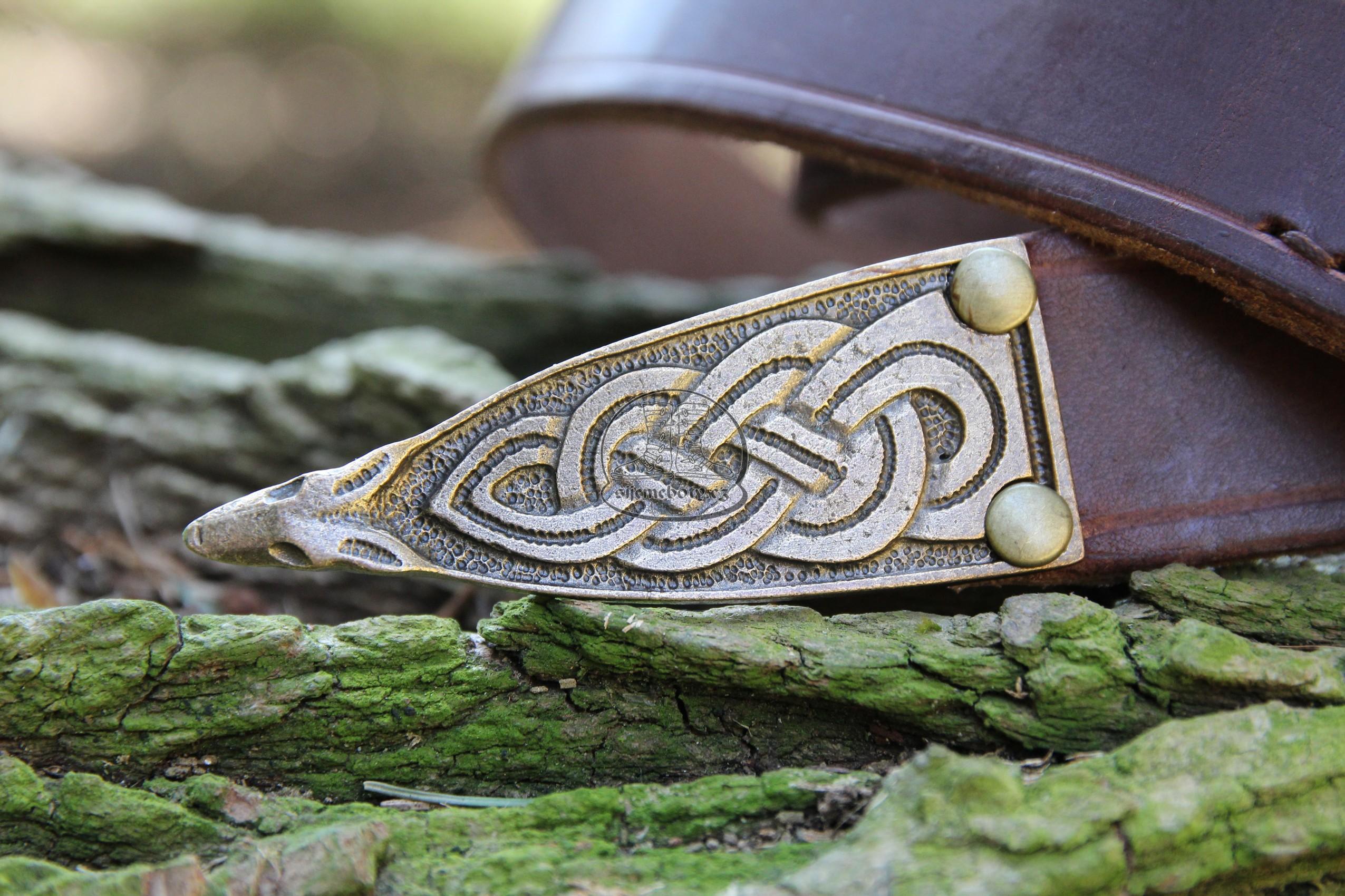 Vikingský pásek se zdobenou přezkou ve stylu Borre