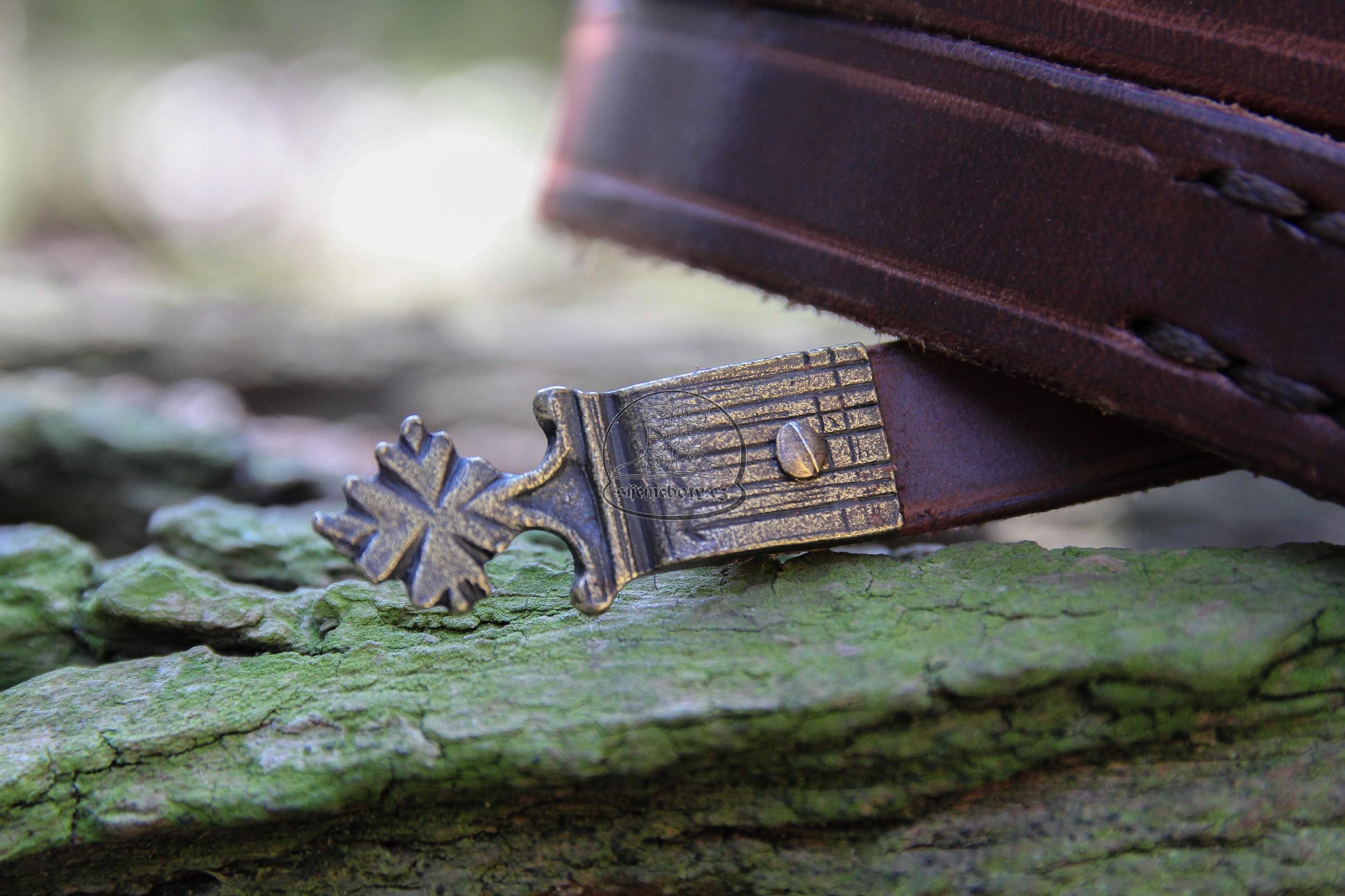 Gotický opasek ze 14. století s nákončím